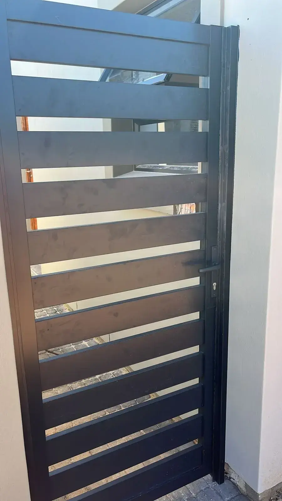 Aluminium driveway gate installation